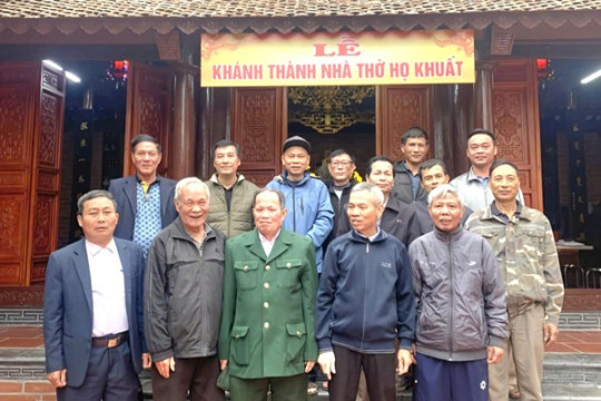 TỪ MỘT NGÔI TỪ ĐƯỜNG, NHÌN RA VĂN HÓA GIA TỘC