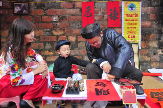 Phong tục của Người Việt Nam : CÚNG GIỔ VÀ THỜ PHỤNG TỔ TIÊN